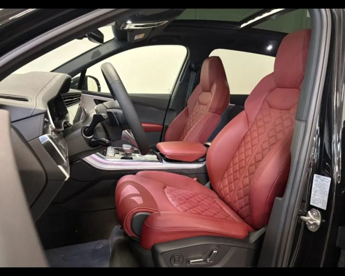 Audi SQ7 nuova a Treviso (15)