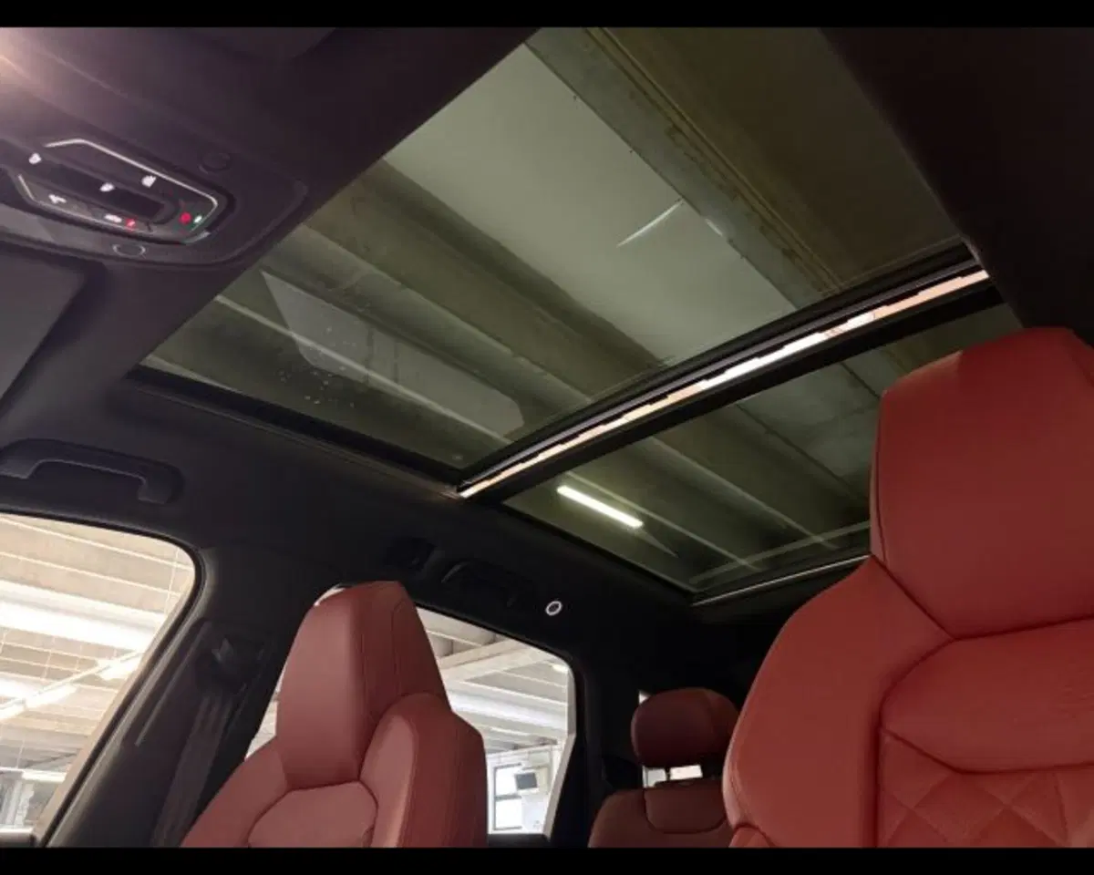 Audi SQ7 nuova a Treviso (16)