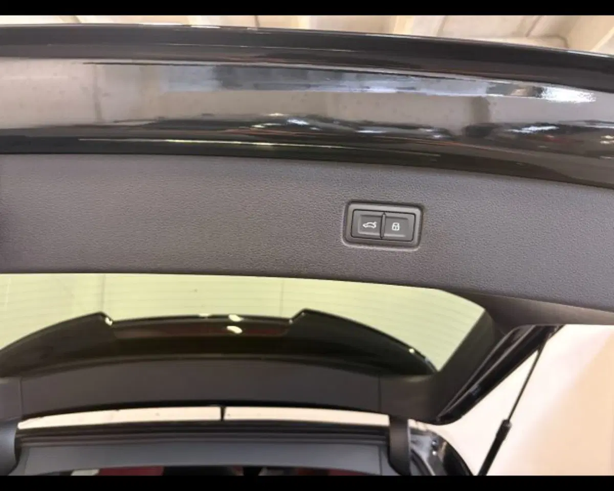 Audi SQ7 nuova a Treviso (17)