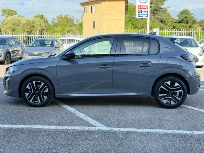 Peugeot 208 nuova a Lucca (6)