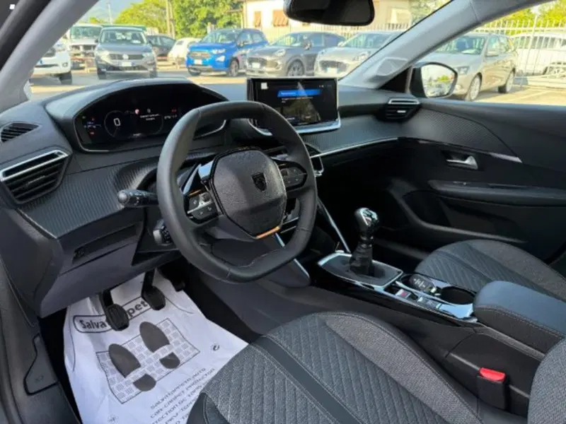 Peugeot 208 nuova a Lucca (7)
