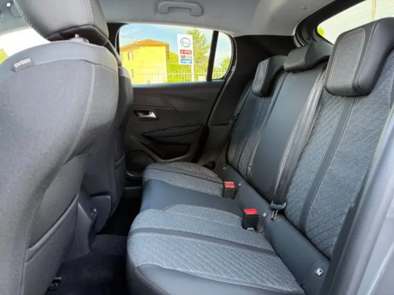 Peugeot 208 nuova a Lucca (9)