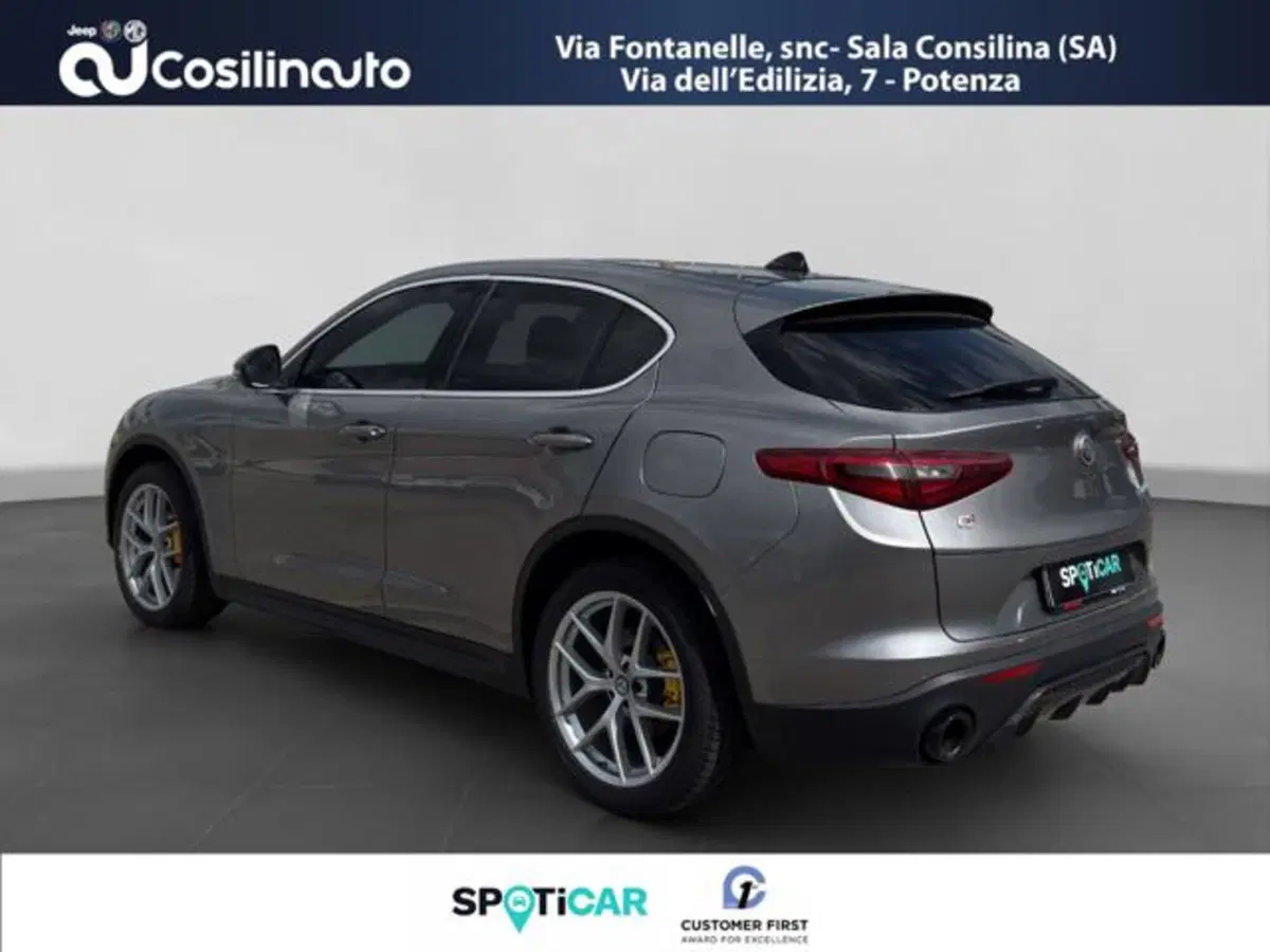 Alfa Romeo Stelvio usata a Salerno (3)
