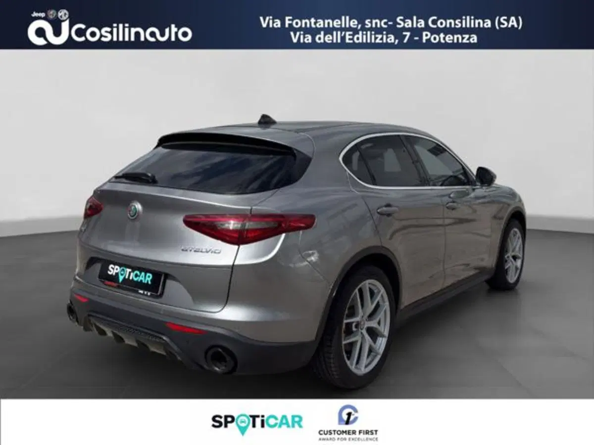 Alfa Romeo Stelvio usata a Salerno (5)
