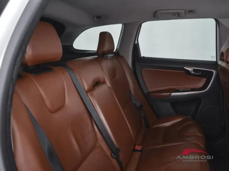 Volvo XC60 usata a Perugia (11)