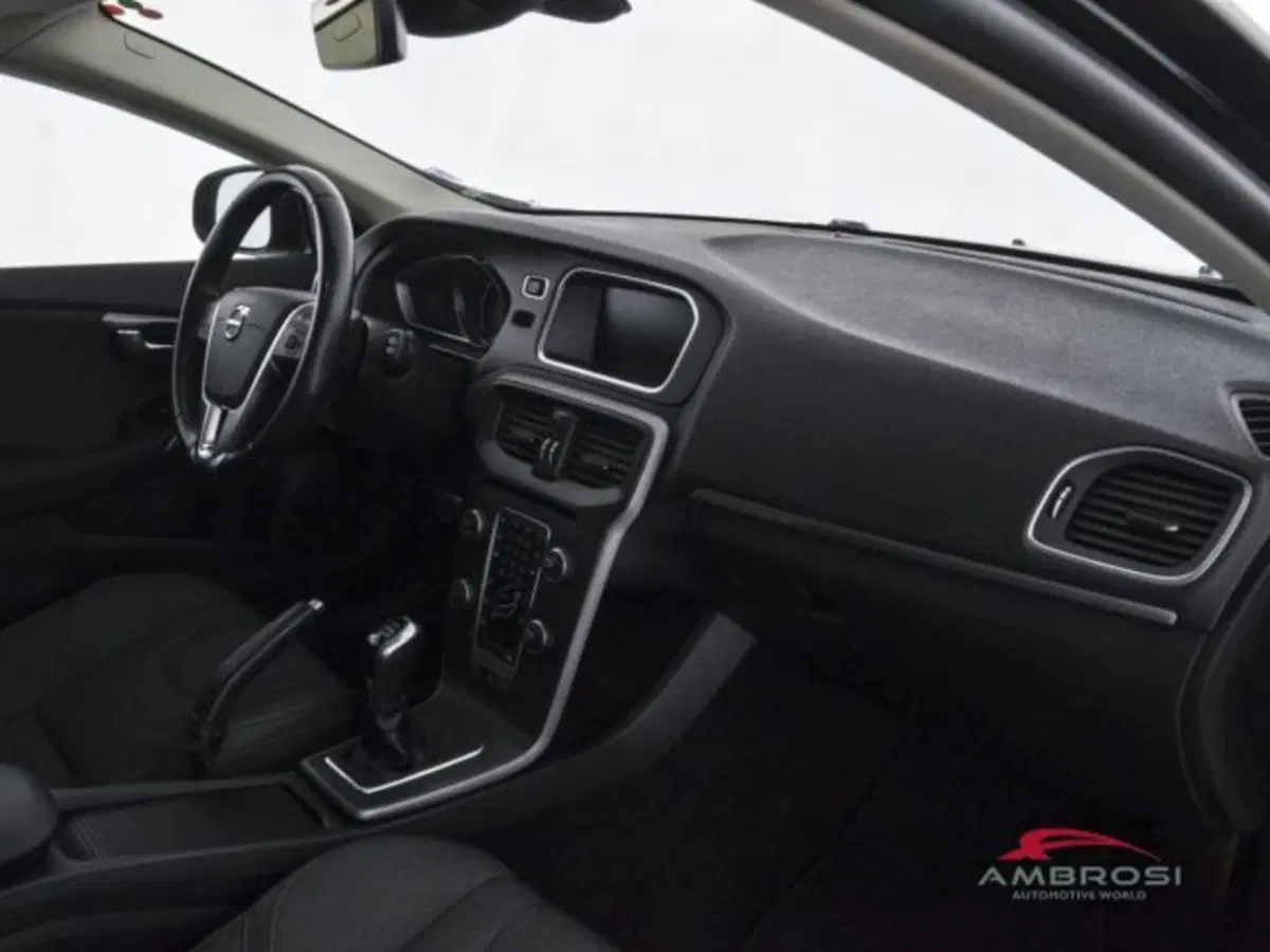 Volvo V40 Cross Country usata a Perugia (12)