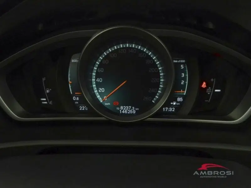 Volvo V40 Cross Country usata a Perugia (13)