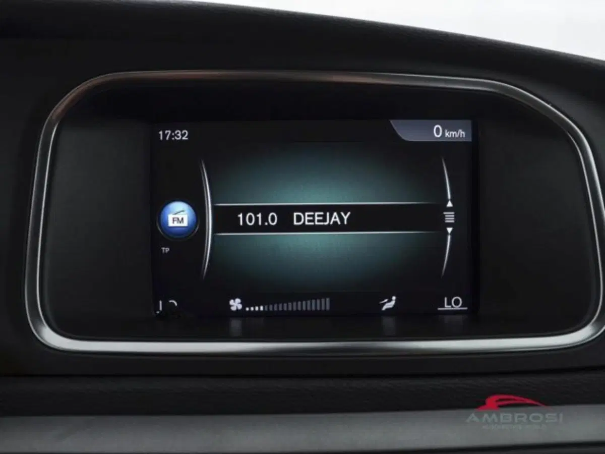 Volvo V40 Cross Country usata a Perugia (14)