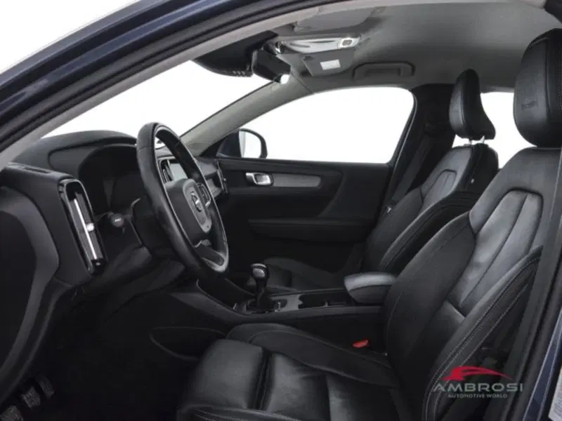 Volvo XC40 usata a Perugia (9)