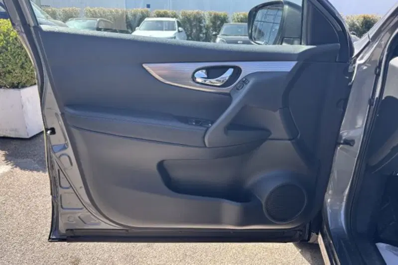 Nissan Qashqai usata a Latina (12)