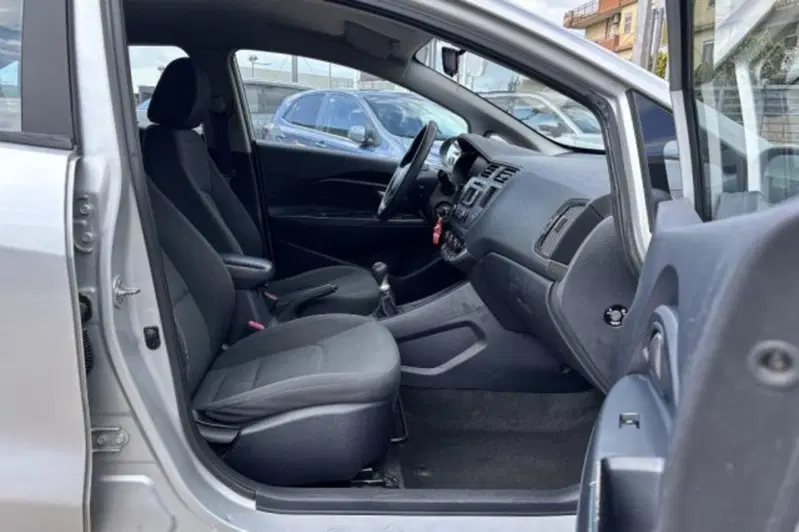 Kia Rio usata a Latina (8)