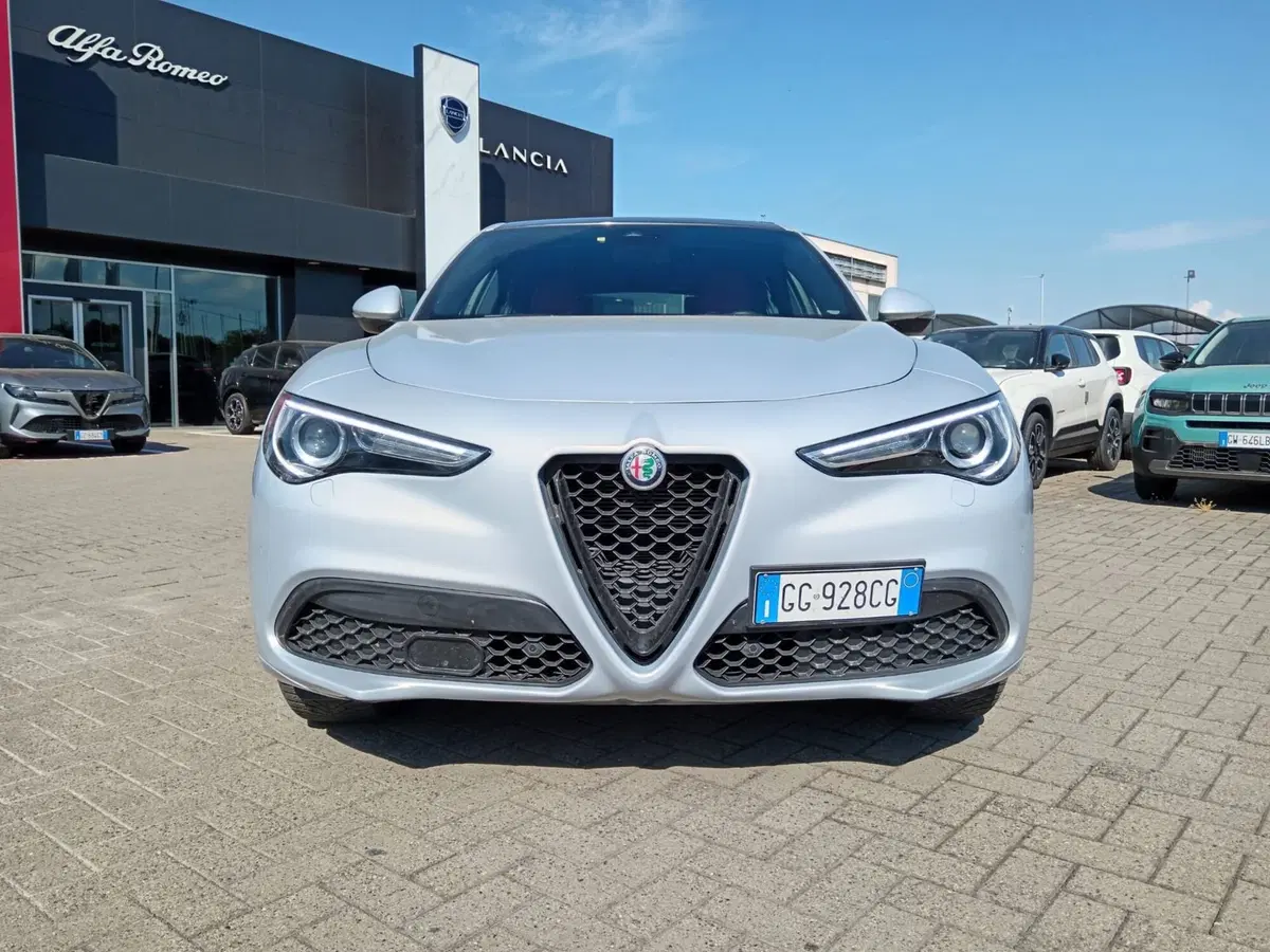 Alfa Romeo Stelvio usata a Alessandria (2)
