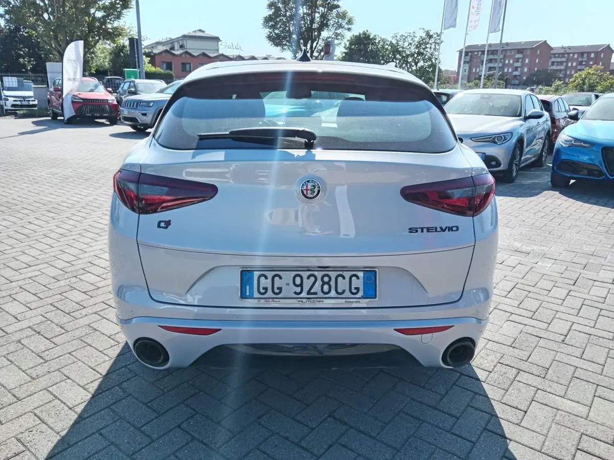 Alfa Romeo Stelvio usata a Alessandria (7)