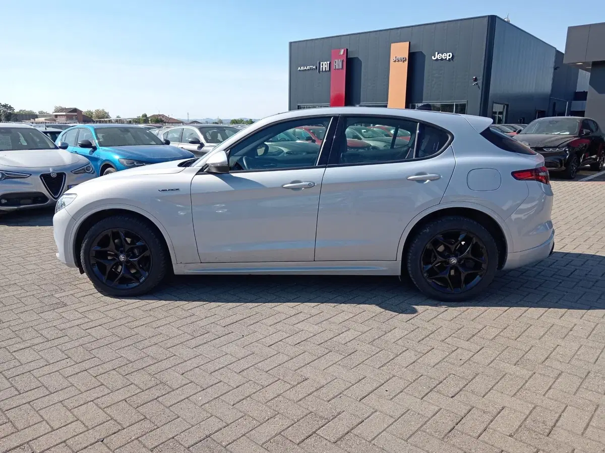 Alfa Romeo Stelvio usata a Alessandria (9)