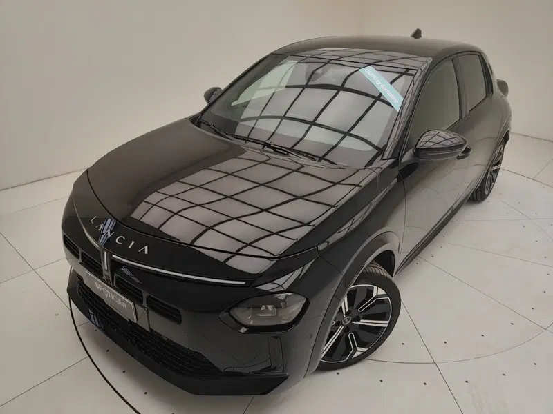 Lancia Ypsilon usata a Como (15)