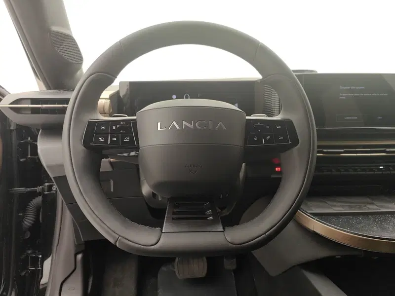 Lancia Ypsilon usata a Como (16)