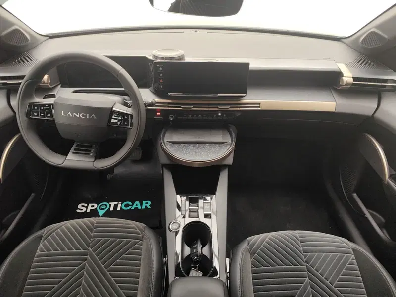 Lancia Ypsilon usata a Como (7)