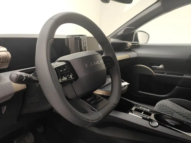 Lancia Ypsilon usata a Como (9)