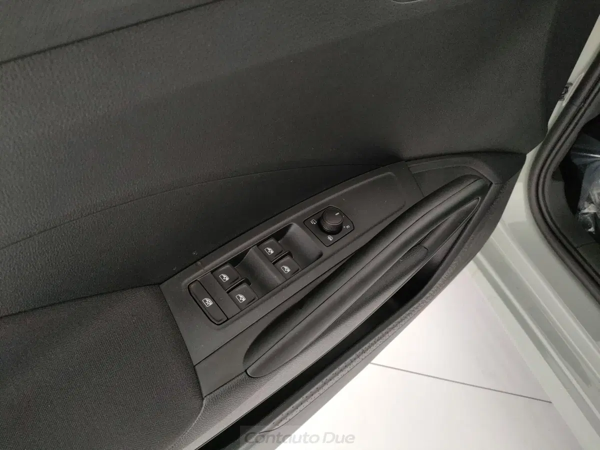 Skoda Fabia nuova a Caserta (19)