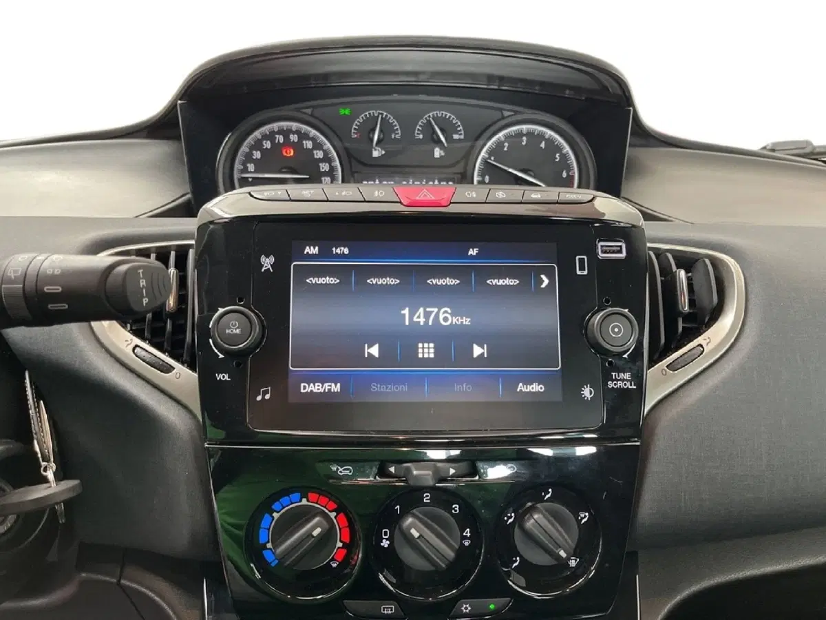Lancia Ypsilon usata a Torino (11)