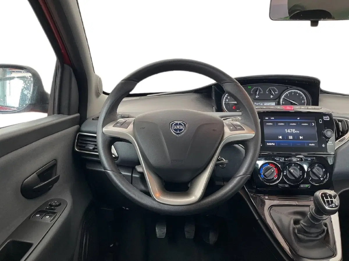Lancia Ypsilon usata a Torino (9)