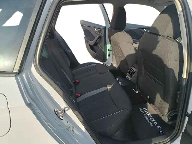 Skoda Kamiq nuova a Prato (15)