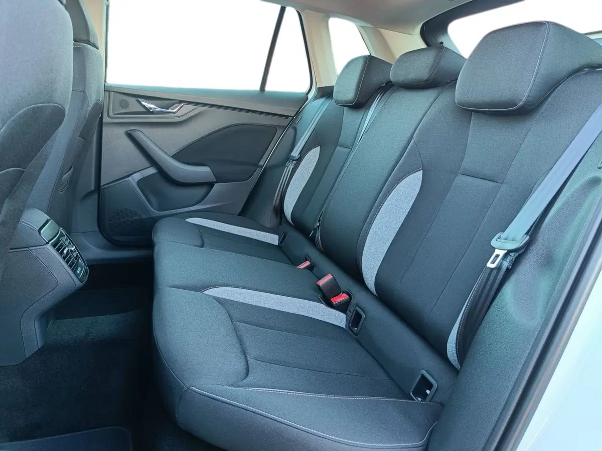 Skoda Kamiq nuova a Prato (11)