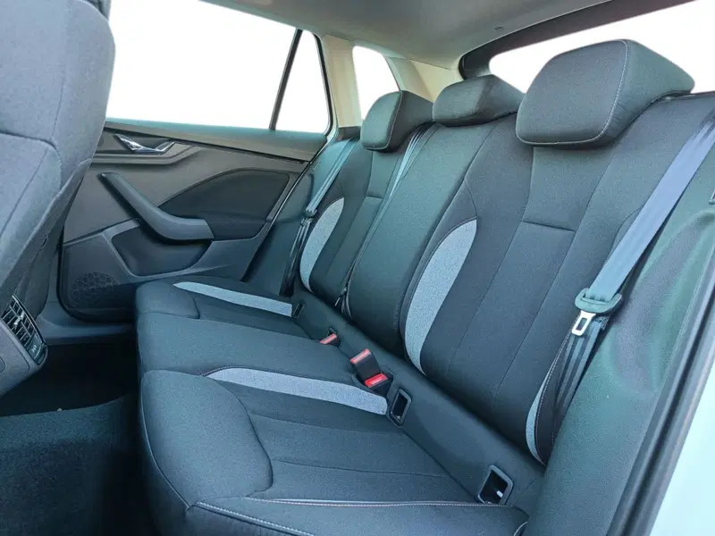 Skoda Kamiq nuova a Prato (11)