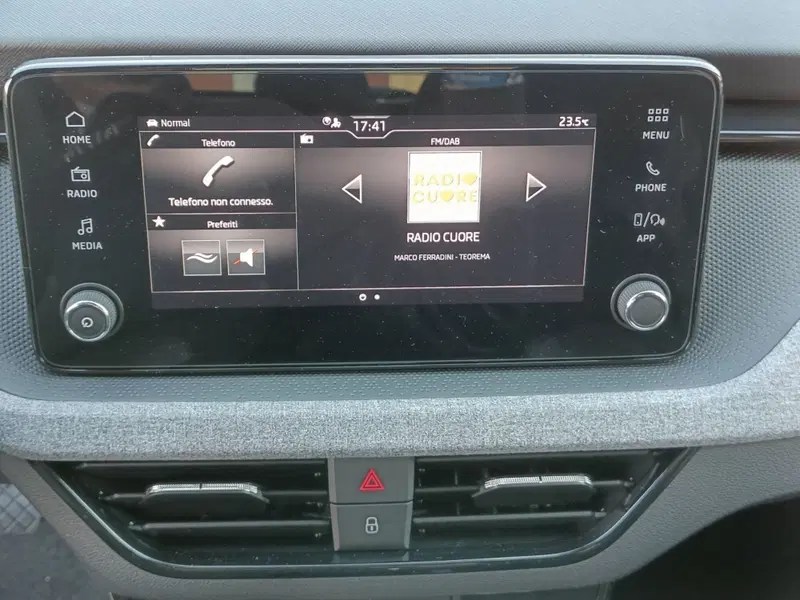 Skoda Kamiq nuova a Prato (9)