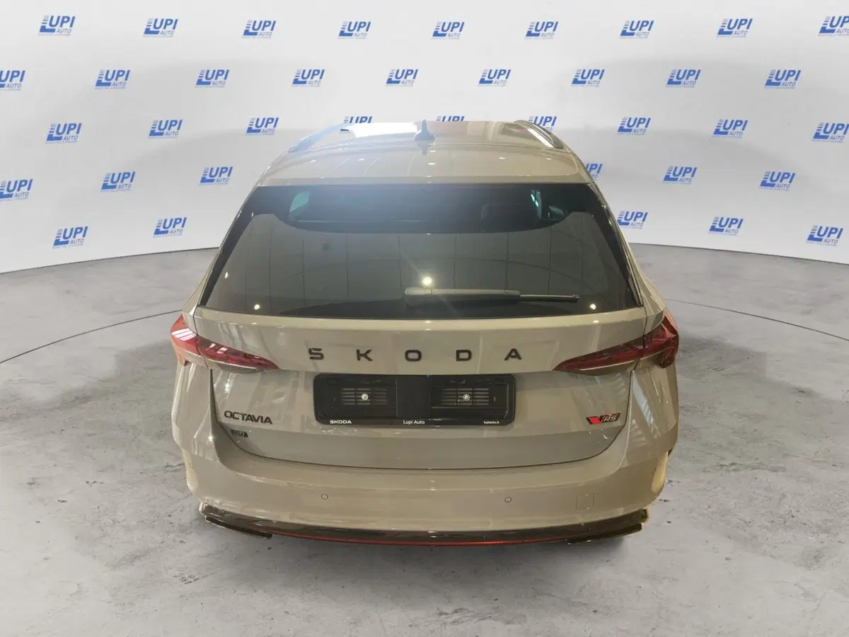 Skoda Octavia Station Wagon nuova a Prato (4)