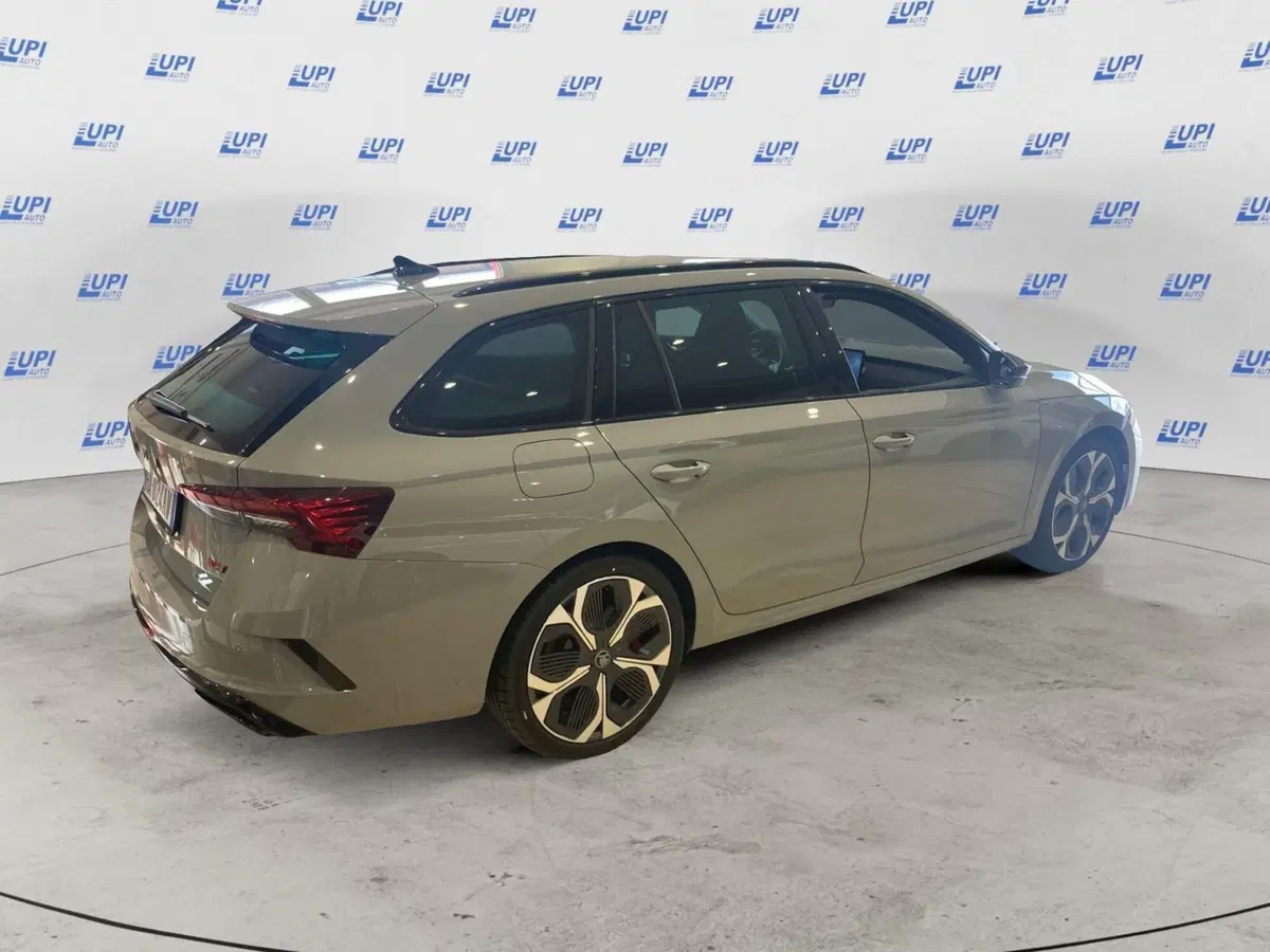 Skoda Octavia Station Wagon nuova a Prato (5)