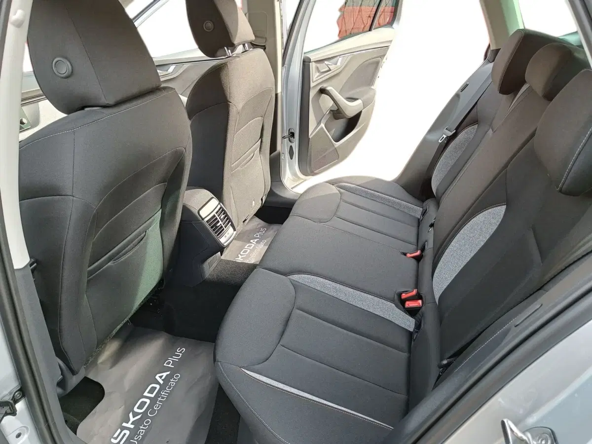 Skoda Kamiq nuova a Prato (16)