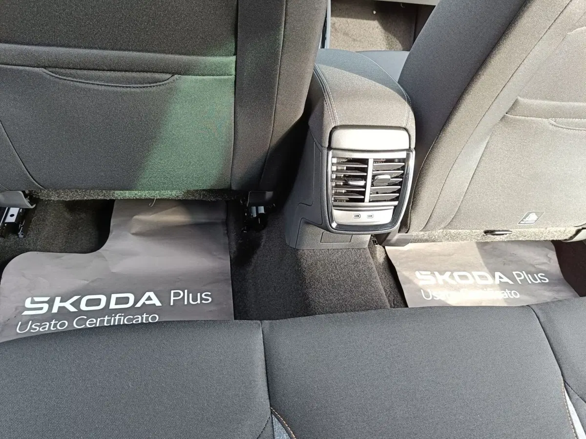 Skoda Kamiq nuova a Prato (17)