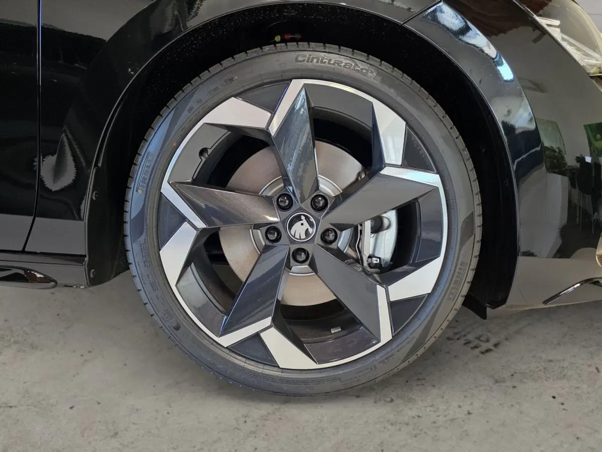 Skoda Superb nuova a Prato (17)
