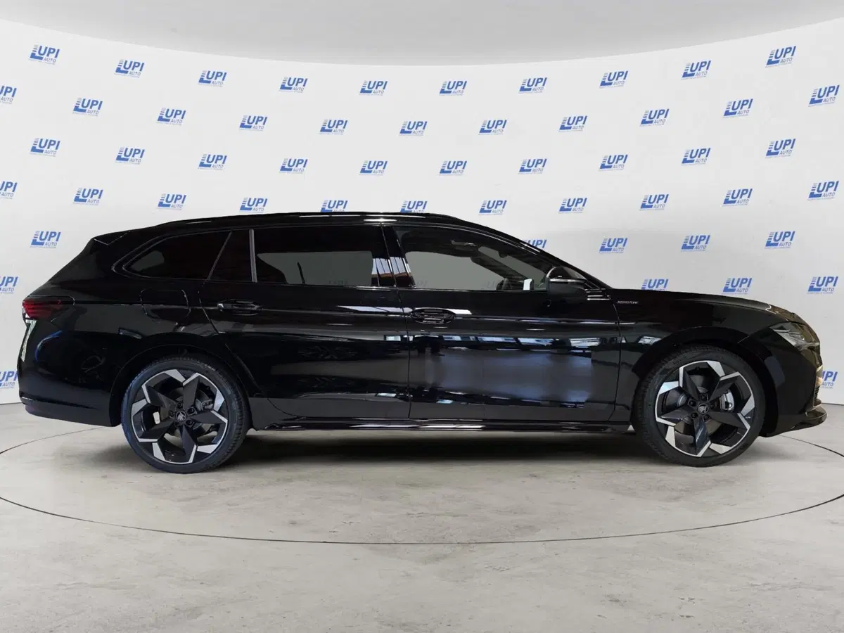 Skoda Superb nuova a Prato (3)