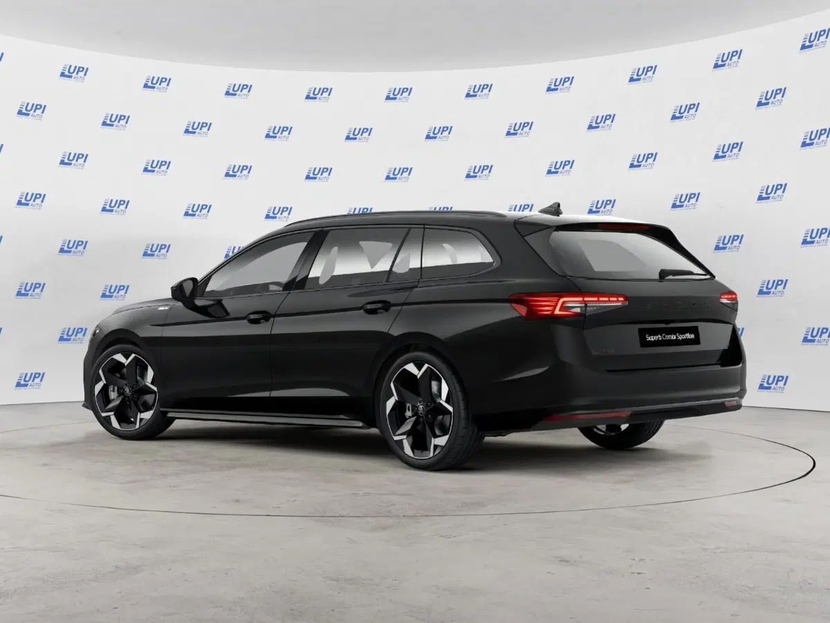 Skoda Superb nuova a Prato (4)