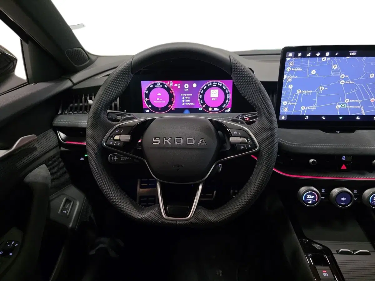 Skoda Superb nuova a Prato (5)