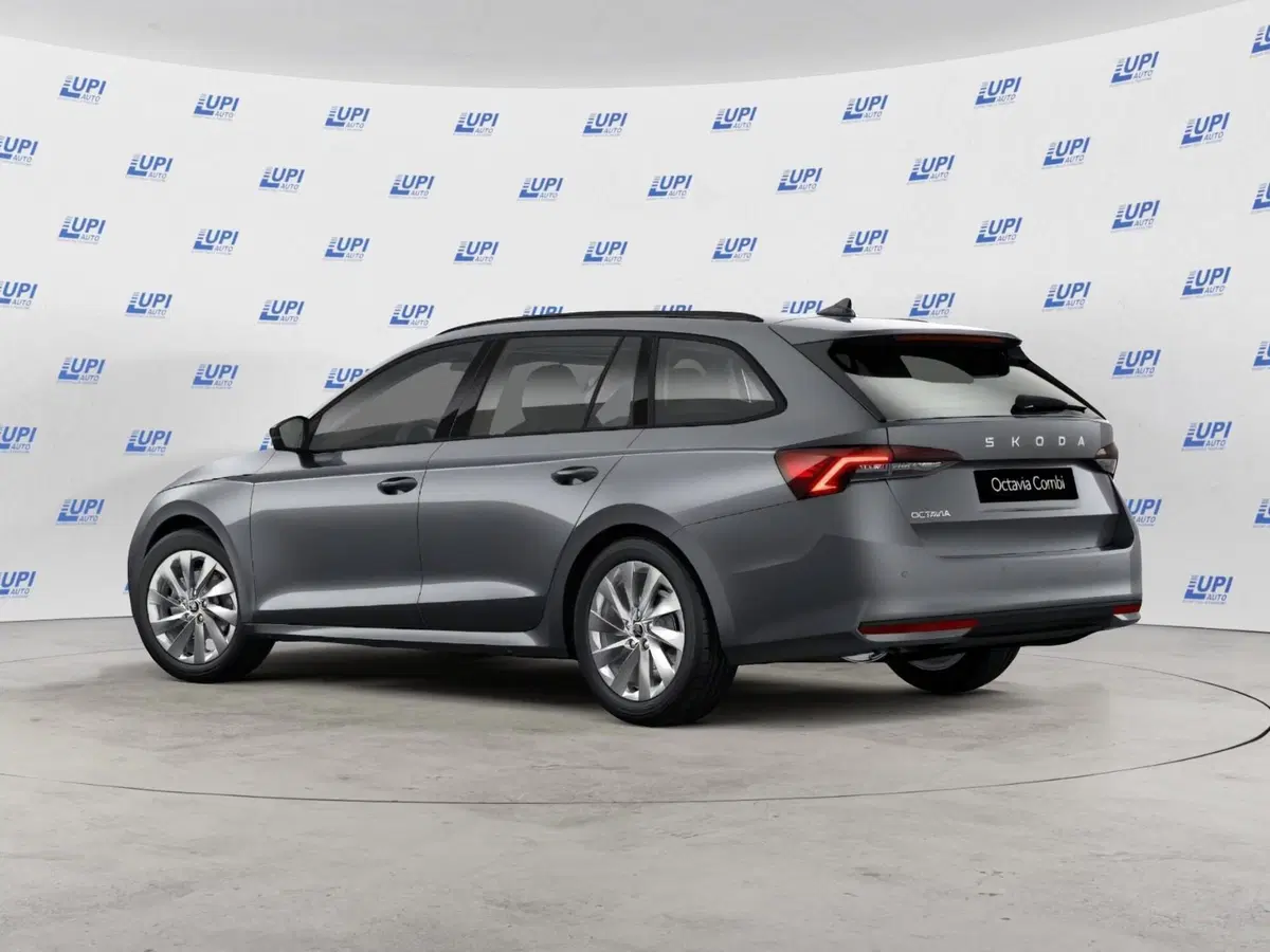 Skoda Octavia Station Wagon nuova a Prato (4)