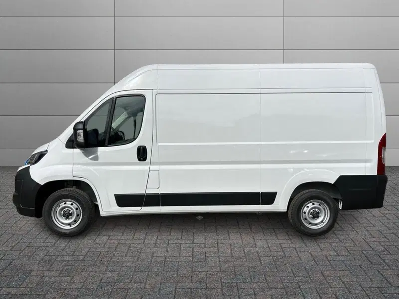 Toyota Proace Max Furgone nuova a Milano (2)
