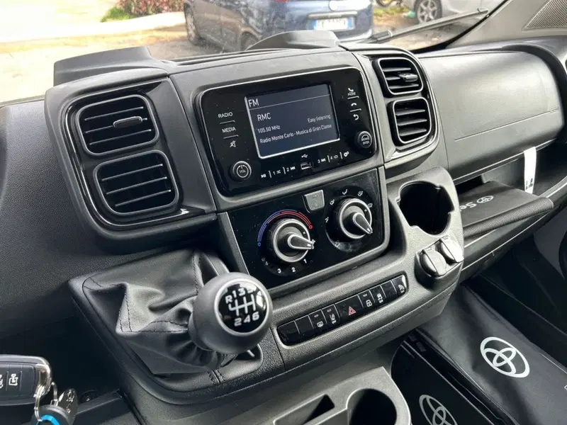 Toyota Proace Max Furgone nuova a Milano (9)