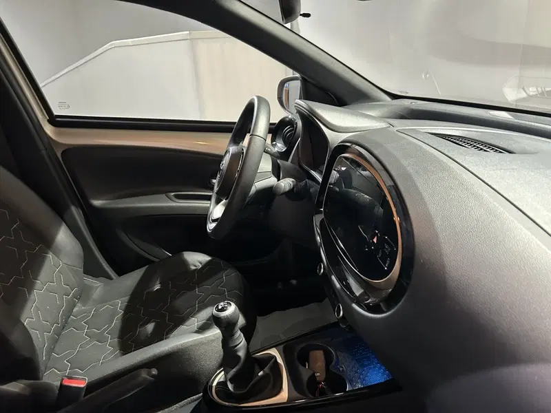 Toyota Aygo X usata a Milano (6)