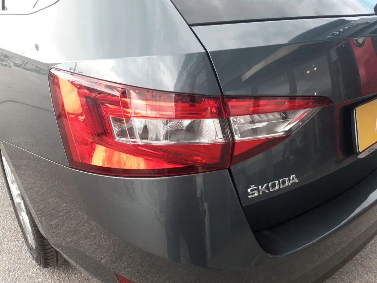 Skoda Superb Station Wagon usata a Chieti (10)