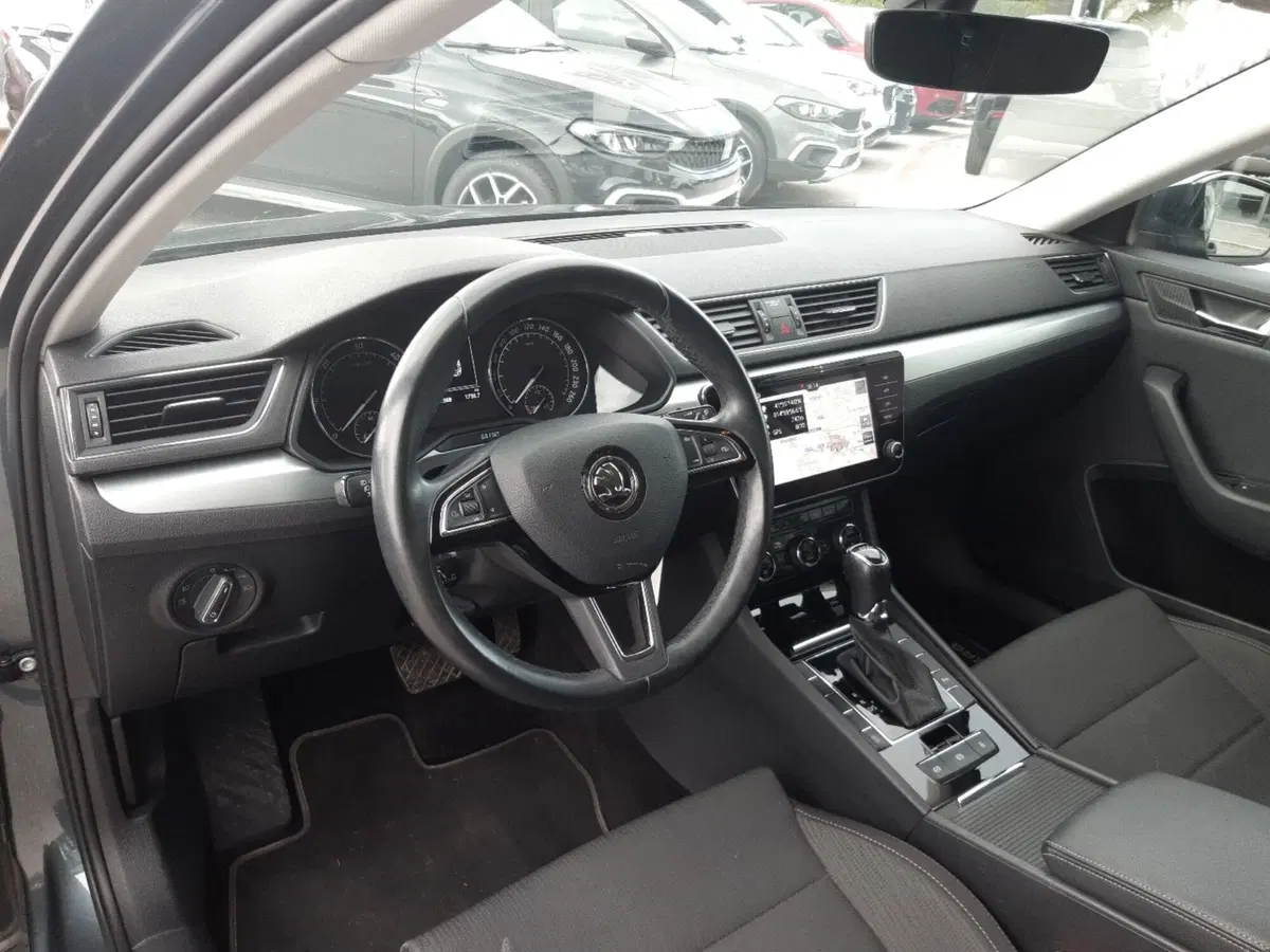 Skoda Superb Station Wagon usata a Chieti (17)