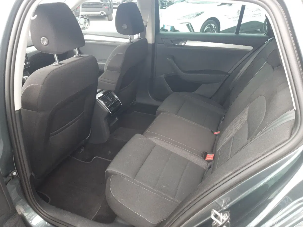 Skoda Superb Station Wagon usata a Chieti (18)