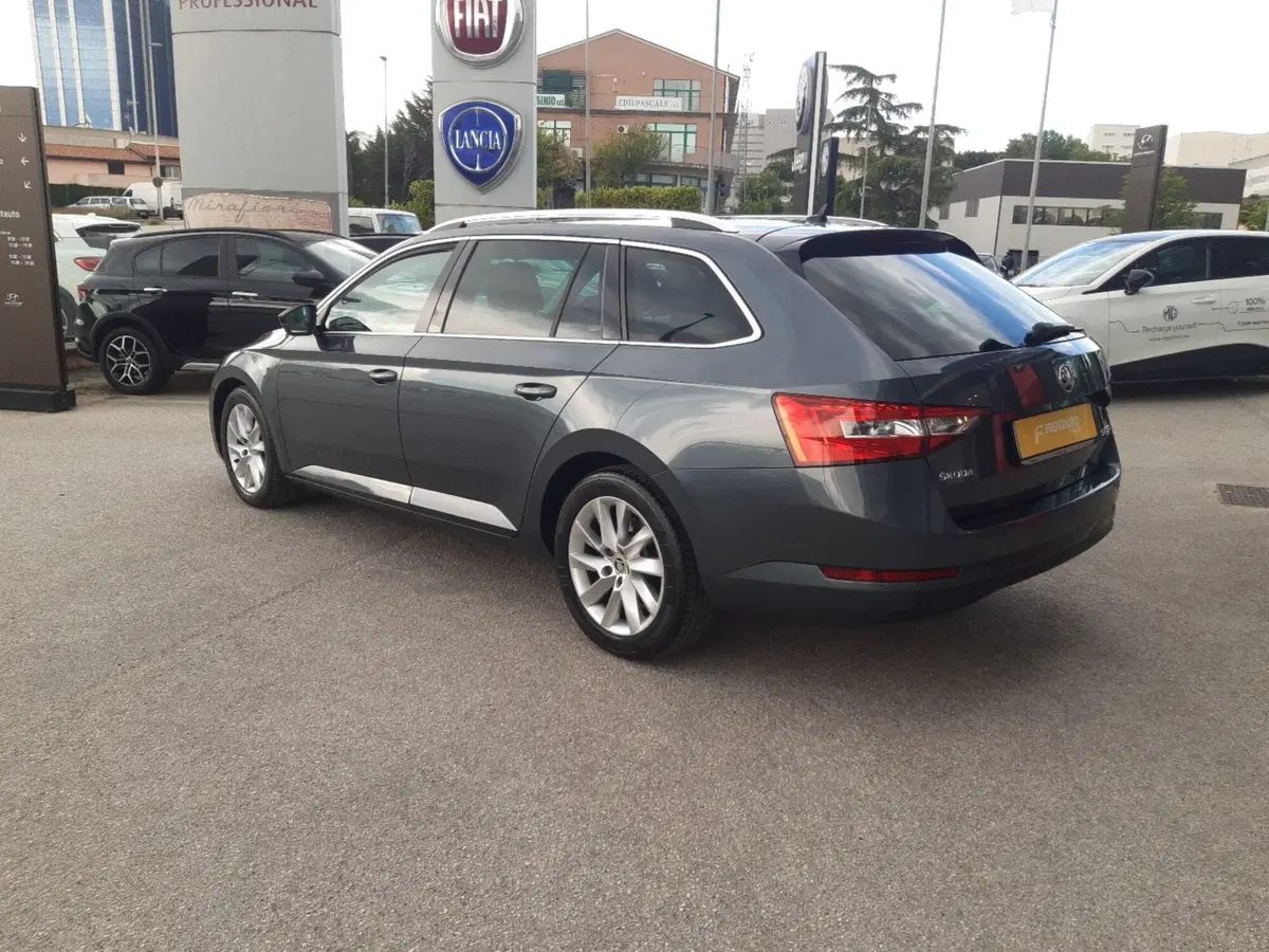 Skoda Superb Station Wagon usata a Chieti (3)