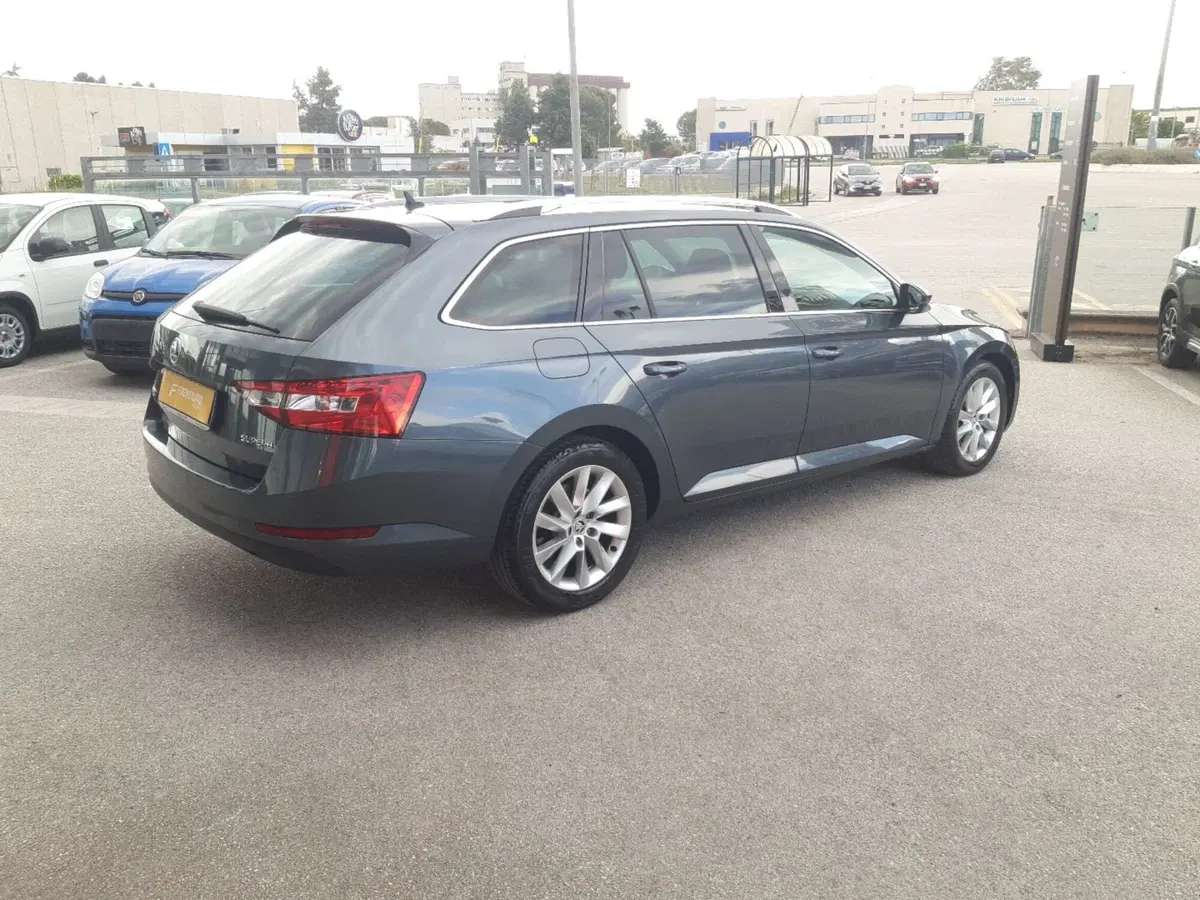 Skoda Superb Station Wagon usata a Chieti (6)