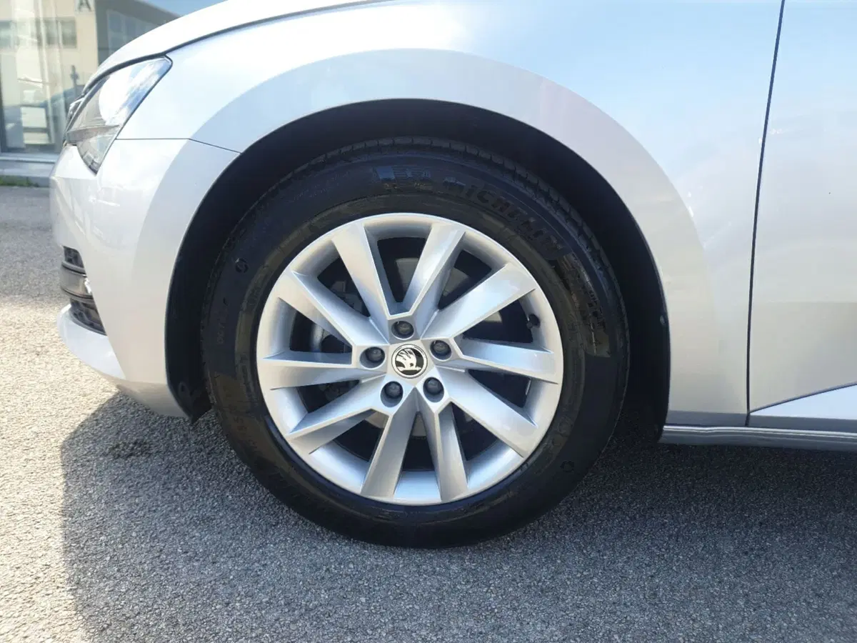 Skoda Superb Station Wagon usata a Ancona (15)