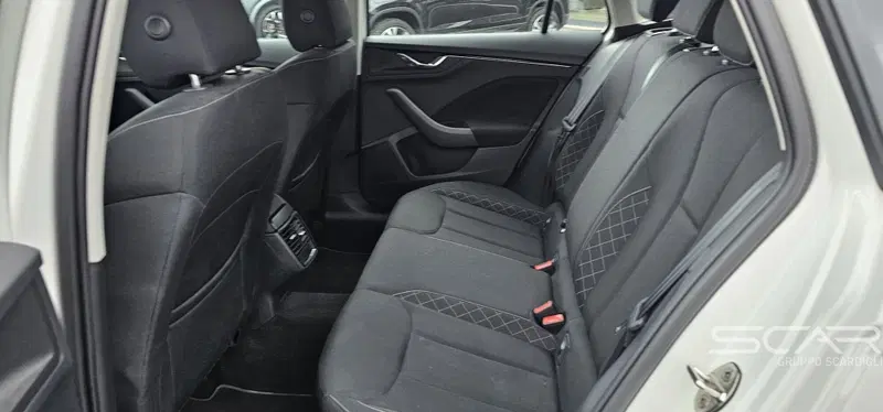 Skoda Kamiq usata a Livorno (14)