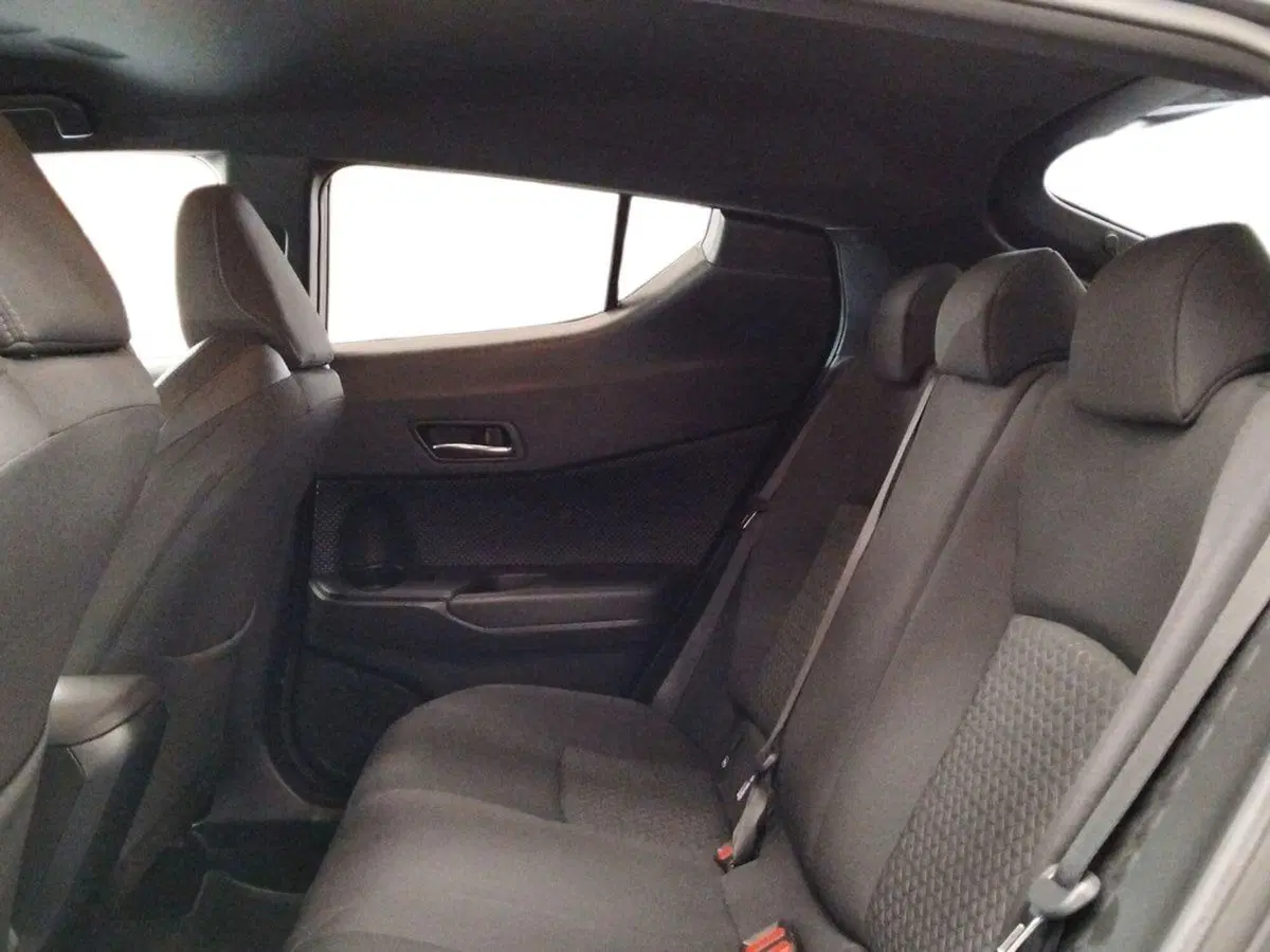 Toyota Toyota C-HR usata a Roma (11)