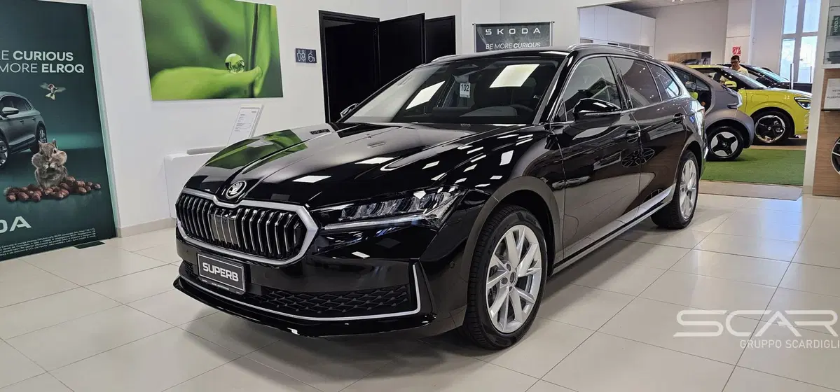 Skoda Superb nuova a Livorno